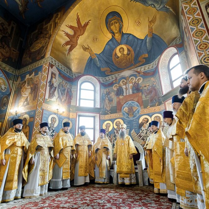 Епископ Кирилл совершил Литургию в храме Рождества Христова г. Мытищи
